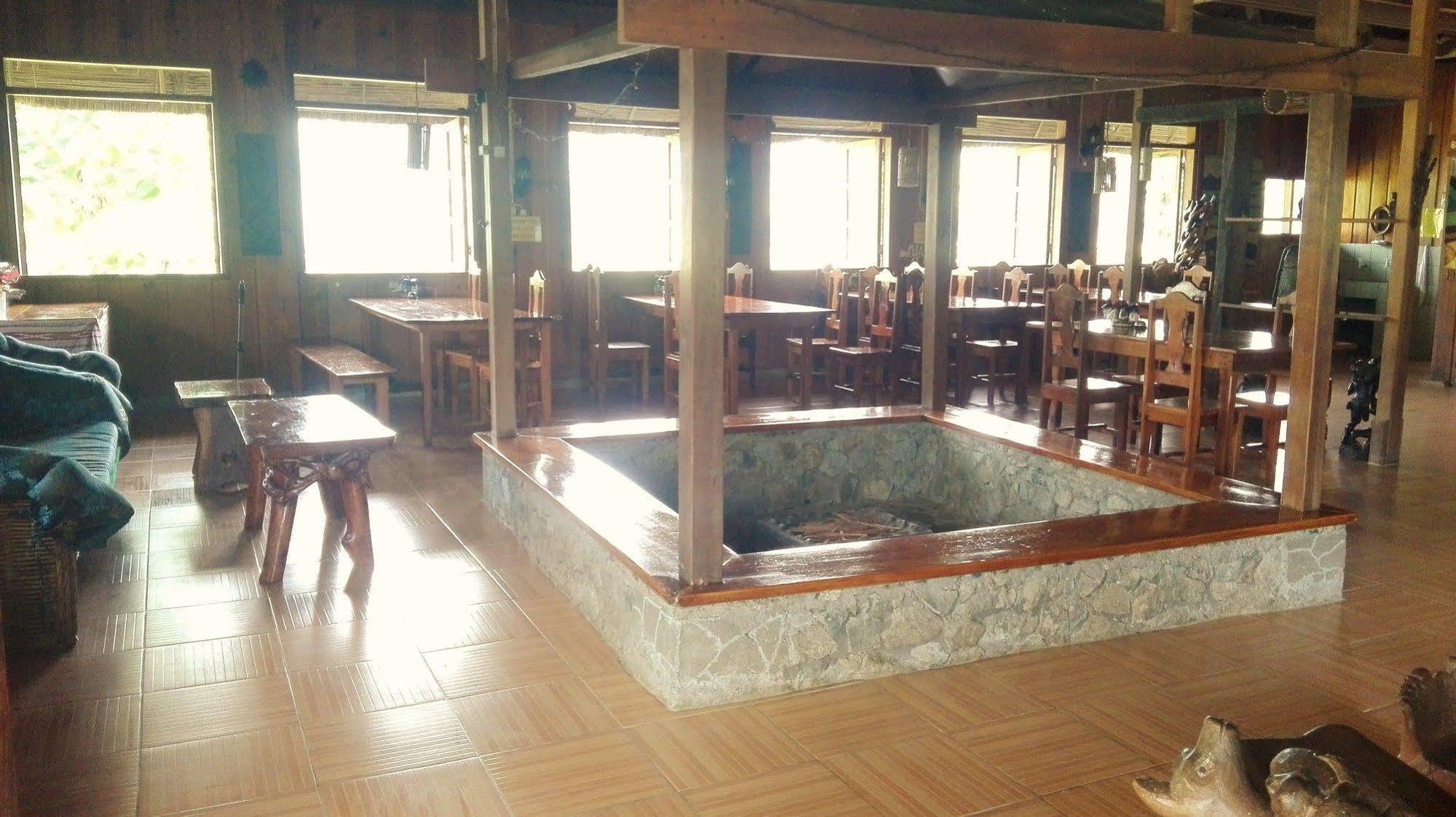 Native Village Inn Банауе Екстериор снимка