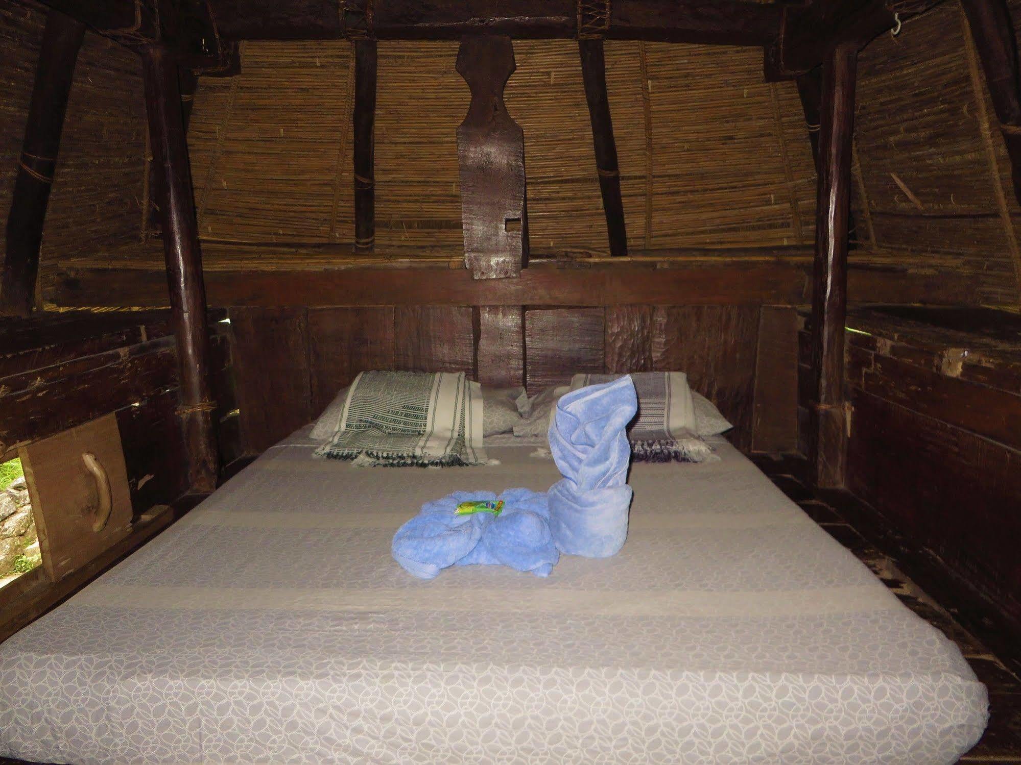 Native Village Inn Банауе Екстериор снимка