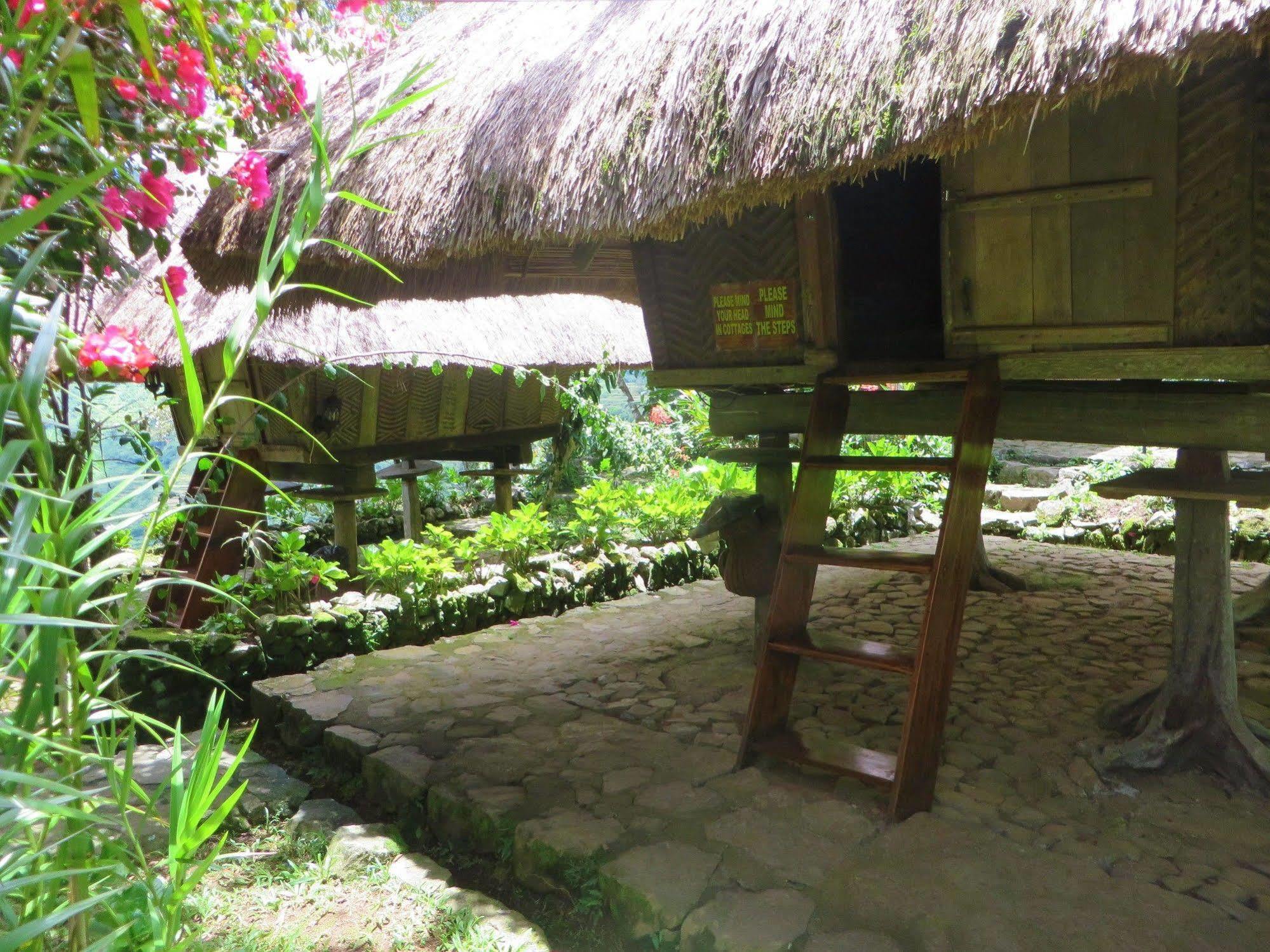 Native Village Inn Банауе Екстериор снимка