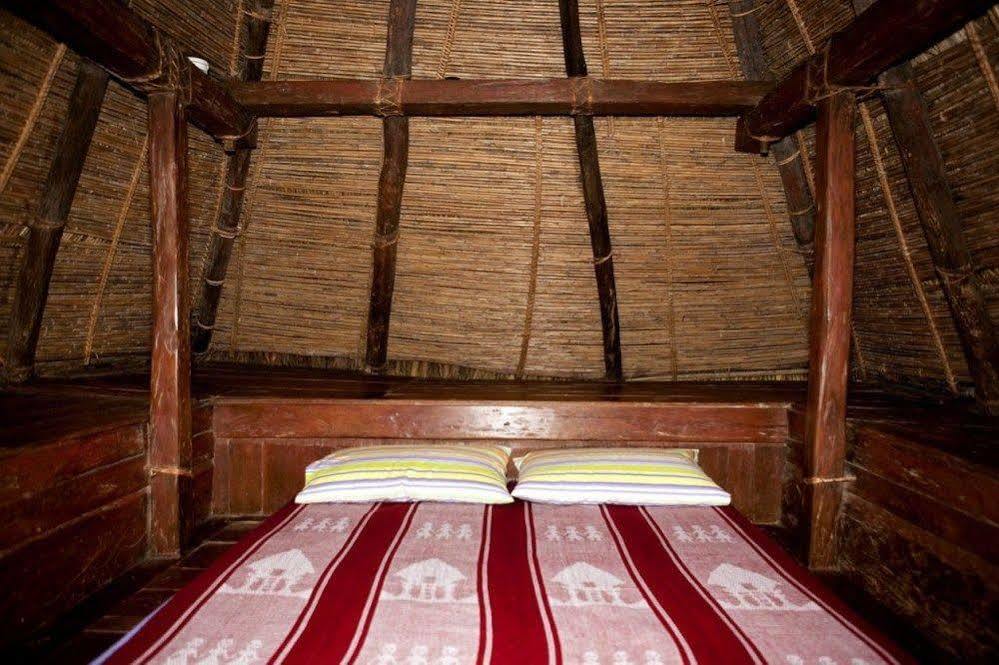 Native Village Inn Банауе Екстериор снимка