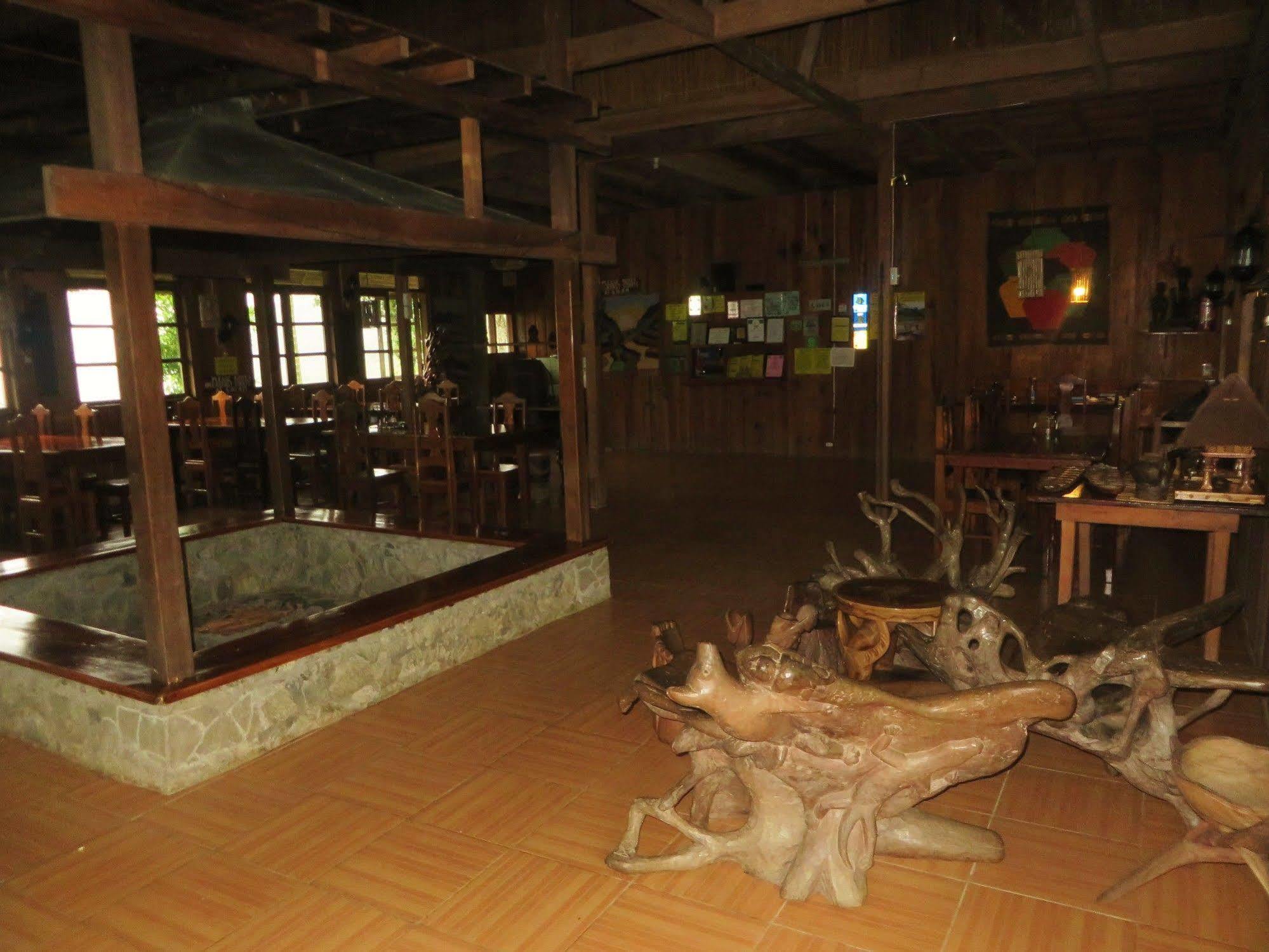 Native Village Inn Банауе Екстериор снимка